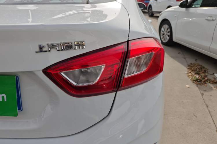 Used Chevrolet Cruze 2017 1.5L Automatic Pioneer Sunroof Edition
