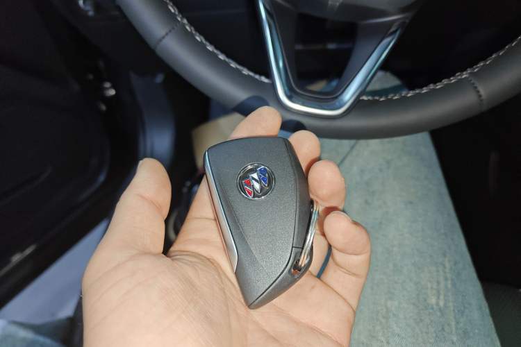 Used Buick Envision 2022 Encore S 652T Two-Wheel-Drive Luxury Model Interior 1