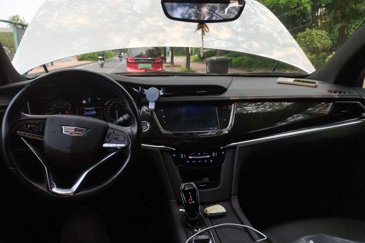 Used Cadillac XT6 2020 28T Six-Seater Four-Wheel-Drive Luxury Version Center Console