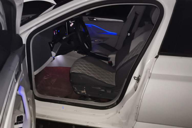 Used Volkswagen Sagitar 2023 300TSI DSG Excellence Edition Driver Seat