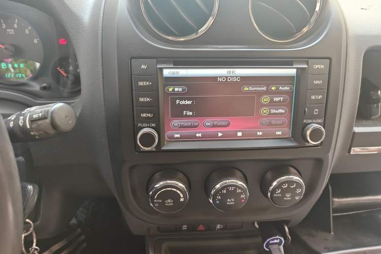 Used Jeep Compass 2013 2.4L four-wheel-drive sport version
