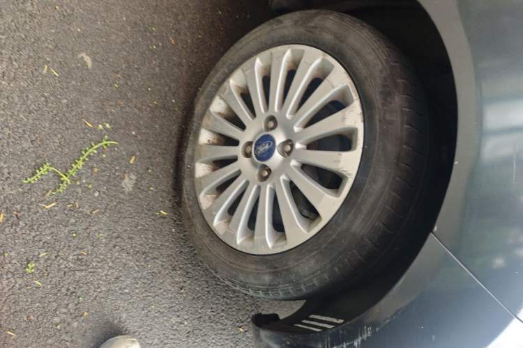 Used Ford Fiesta 2011 Sedan 1.5L Automatic Fashion Edition Right Front Wheel Hub