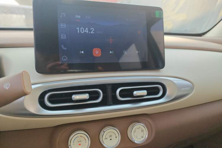 Used Wuling Hongguang MINIEV 2025 Four-Door Version Premium Edition Audio And AC Panel