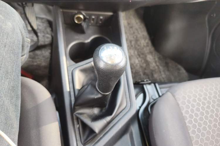 Used CHANGAN KAICHENG Ruixing M60 2023 1.5L GDI Comfort-Class Passenger Vehicle 6/7 Seats Gear Lever