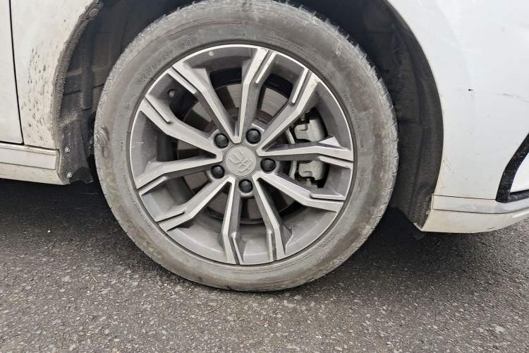 Used BYD Song MAX 2021 Upgraded Model 1.5T Automatic Luxury 7-Seater Right Front Wheel Hub