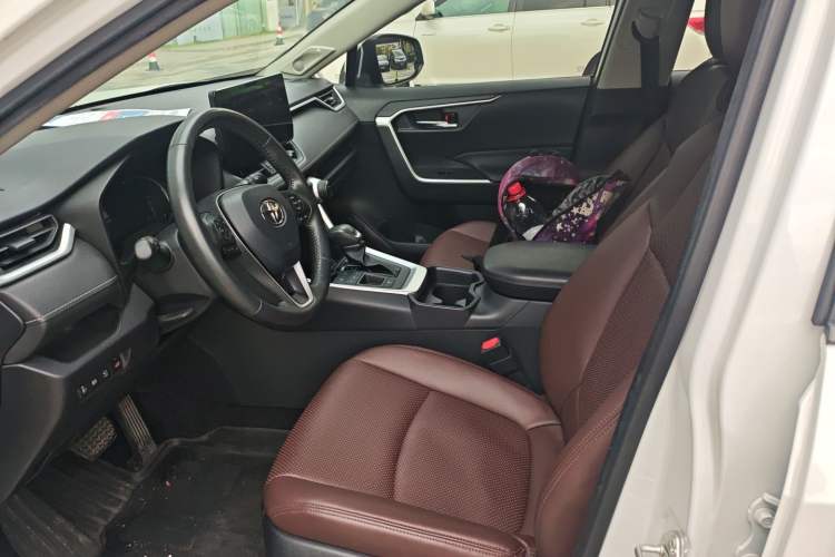 Used Toyota RAV4 2021 Revised Version Dual-Motor Hybrid 2.5L E-CVT Two-Wheel Drive Elite Edition Left Front Seat