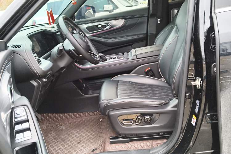 Used GAC Trumpchi GS8 2022 Linghang Series 2.0 TGDI Two-Wheel-Drive Luxury Smart Connectivity Version (7 Seats)