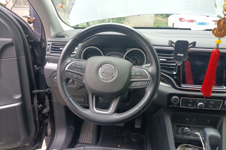 Used Jeep Grand Commander 2022 2.0T Two-Wheel Drive Luxury Version Steering Wheel