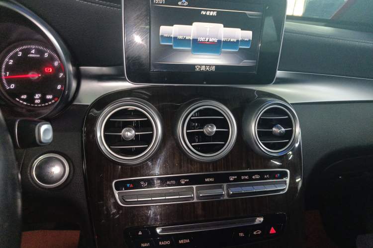 Used Mercedes-Benz GLC 2019 GLC 260 L 4MATIC Dynamic Model Audio And AC Panel