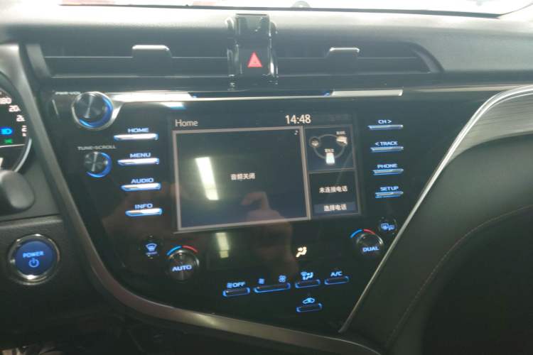 Used Toyota Camry 2018 Dual-Engine 2.5 HG Luxury Edition Audio And AC Panel