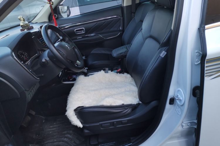 Used Mitsubishi Outlander 2020 2.0L Two-Wheel Drive Enjoyment Version 5 Seats Left Front Seat