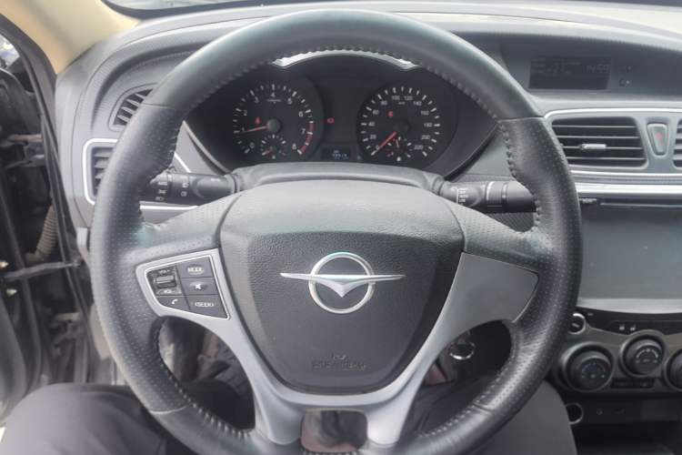 Used Haima Fumei 2014 M5 1.6L Manual Elite Model Steering Wheel