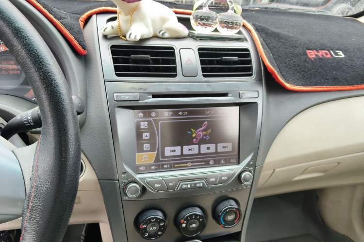 Used BYD L3 2012 1.5L Manual Comfort Edition Audio And AC Panel