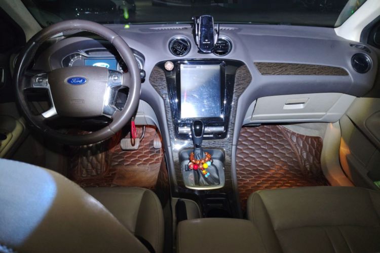 Used Ford Mondeo 2011 2.0L GTDi 200 Fashion Edition Center Console