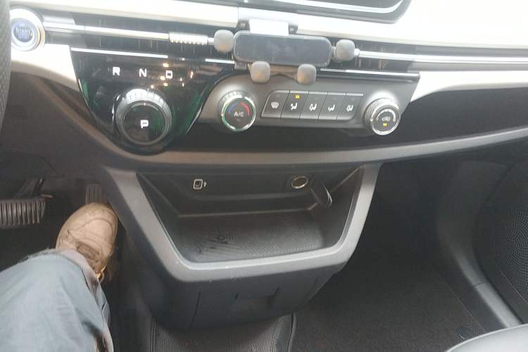 Used Bestune NAT 2022 Comfort Travel Version 100kW 419km Gear Lever