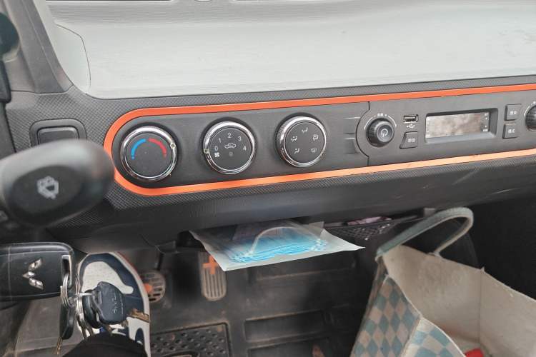 Used Wuling Hongguang MINIEV 2022 Zizai Version Lithium Iron Phosphate Audio And AC Panel