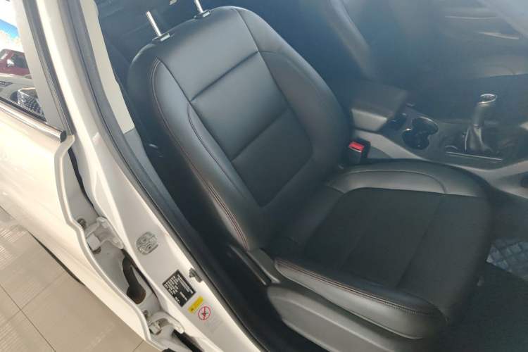 Used CHANGAN CS75 2016 2.0L Manual Luxury Version China IV Standard
