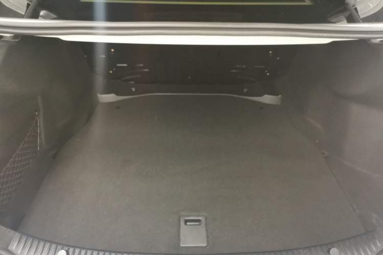 Used Mercedes-Benz C-Class 2015 Facelift C 200 L