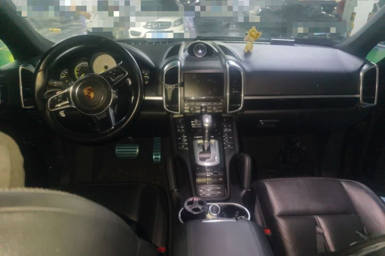 Used Porsche Cayenne 2016 Cayenne Platinum Edition 3.0T Center Console