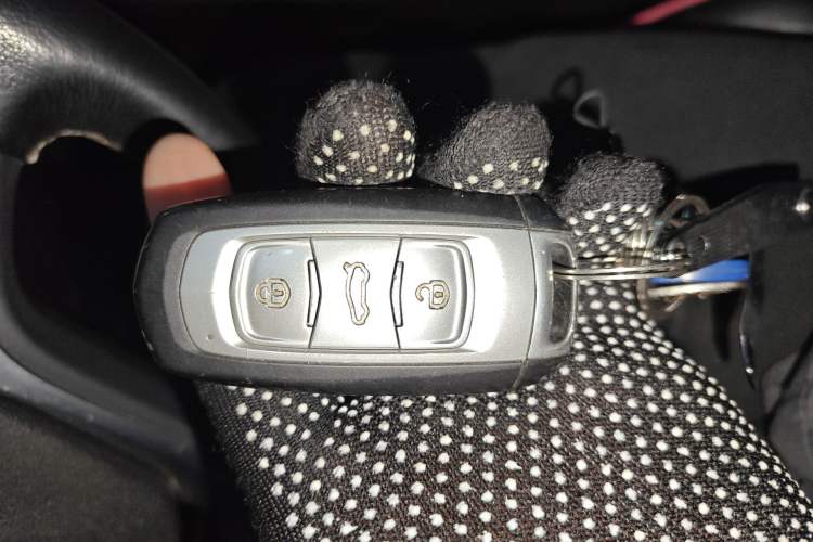 Used Geely Auto Emgrand X7 Sport 2016 2.0L Manual Smart Connect Version
