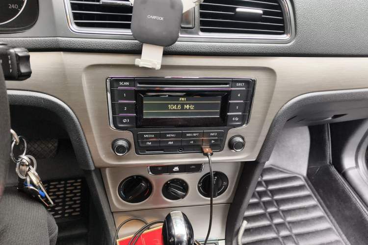 Used Volkswagen Lavida 2013 Restyled Classic 1.6L Automatic Comfort Edition Audio And AC Panel