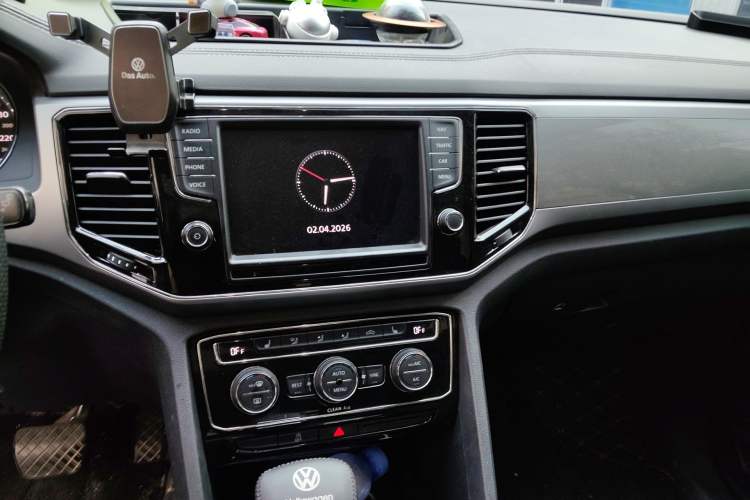 Used Volkswagen Teramont 2017 380TSI Four-Wheel Drive Luxury Edition Audio And AC Panel