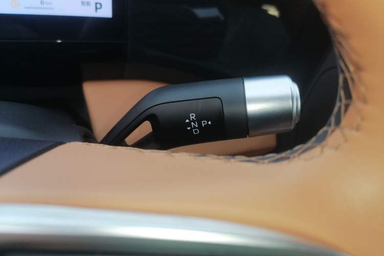 Used Geely Galaxy L7 2025 EM-i 115km Exploration+ Edition Gear Lever