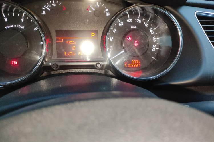 Used Peugeot 3008 2013 1.6THP Automatic Prestige Edition Odometer Close Up