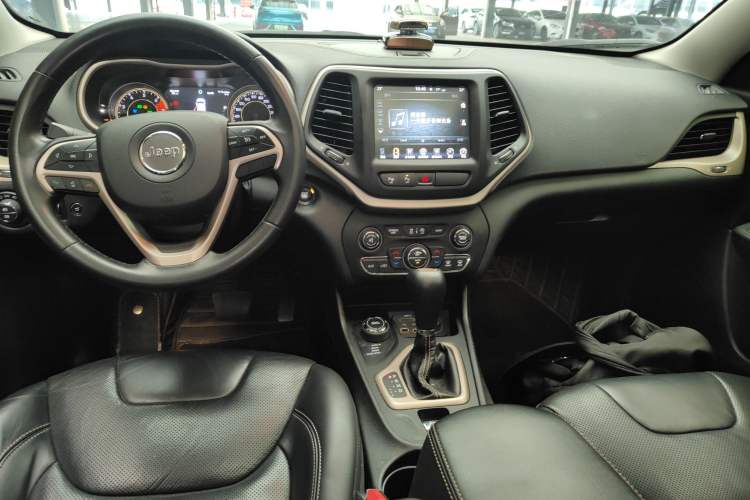 Used Jeep Cherokee 2017 2.4L Superior Edition Center Console