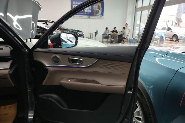 Used Chery Tiggo 8 PLUS 2025 290TGDI DCT Prestige 5-Seater