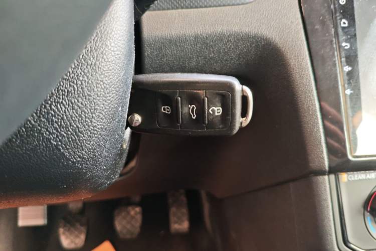 Used Volkswagen Jetta 2017 1.5L Manual Fashion Edition Vehicle Key