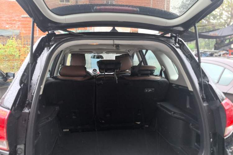 Used Haval H6 2016 Upgraded Model 1.5T Manual Two-Wheel Drive Elite Version Trunk