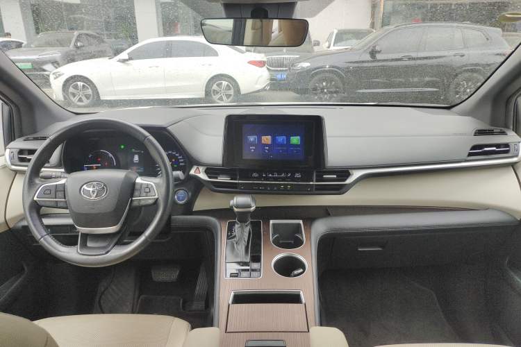 Used Toyota SIENNA 2023 2.5L Hybrid Luxury Edition Center Console