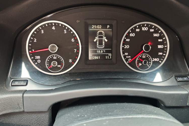 Used Volkswagen Tiguan 2015 1.8TSI Automatic Two-Wheel Drive Trend Edition Odometer Close Up