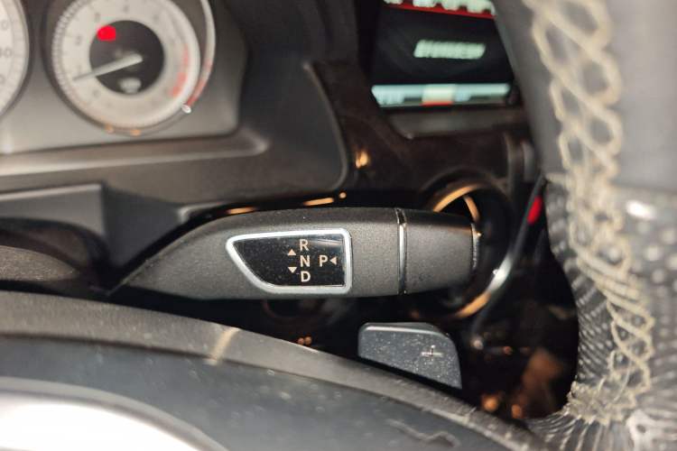 Used Mercedes-Benz GLK-Class 2013 Facelift GLK 300 4MATIC Luxury Edition Gear Lever