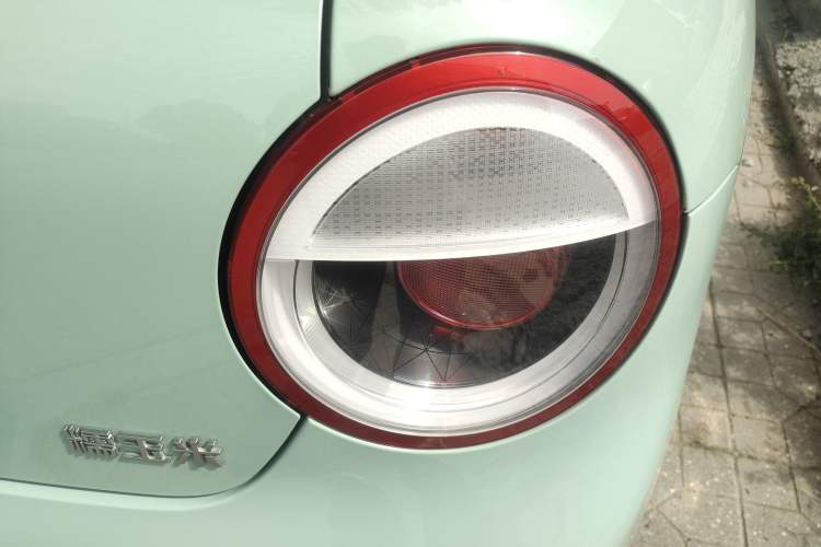 Used CHANGAN NEVO Lumin 2022 155 km – Refreshingly Sweet Edition Right Rear Taillight