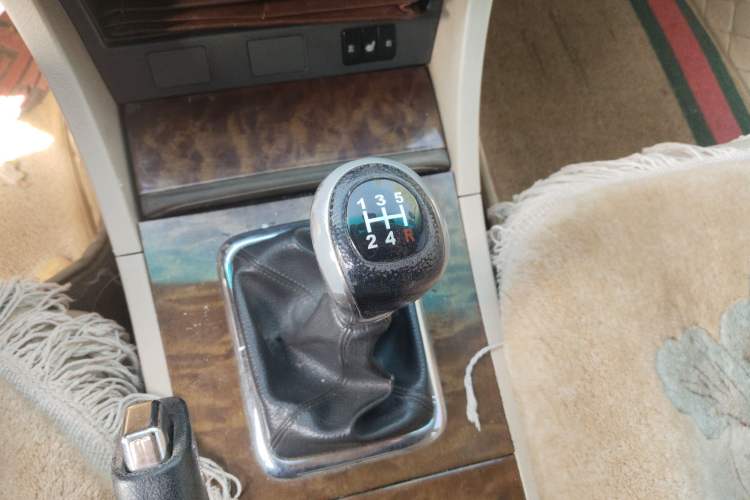 Used BYD G6 2011 2.0L Manual Luxury Version Gear Lever