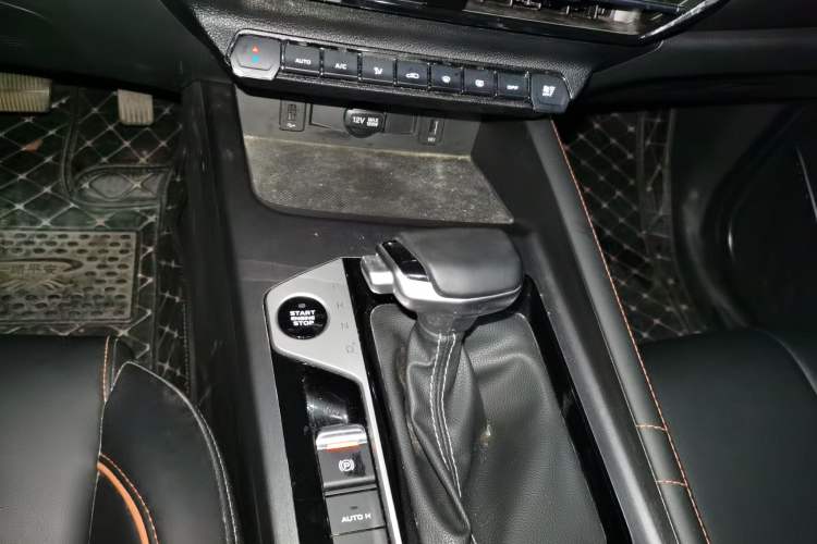 Used CHANGAN OSHAN X7 PLUS 2022 1.5T Blue Whale Edition Automatic Prestige Version Gear Lever