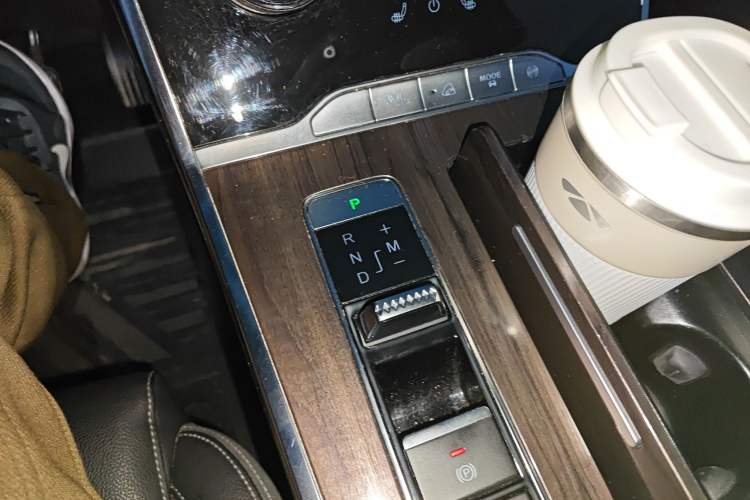 Used EXEED Lanyue 2021 400T Four-Wheel Drive Starlight Pro Edition 7 Seats Gear Lever