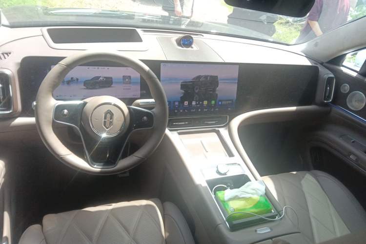 Used Hima AITO M9 2025 Extended-Range Ultra Version 52 kWh 6-Seater Center Console