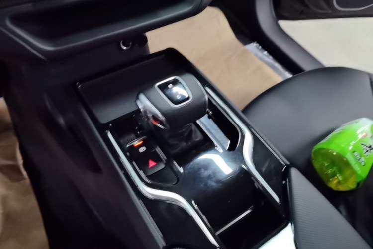 Used Hongqi E-QM5 2022 431 km Charge & Enjoy Edition Gear Lever