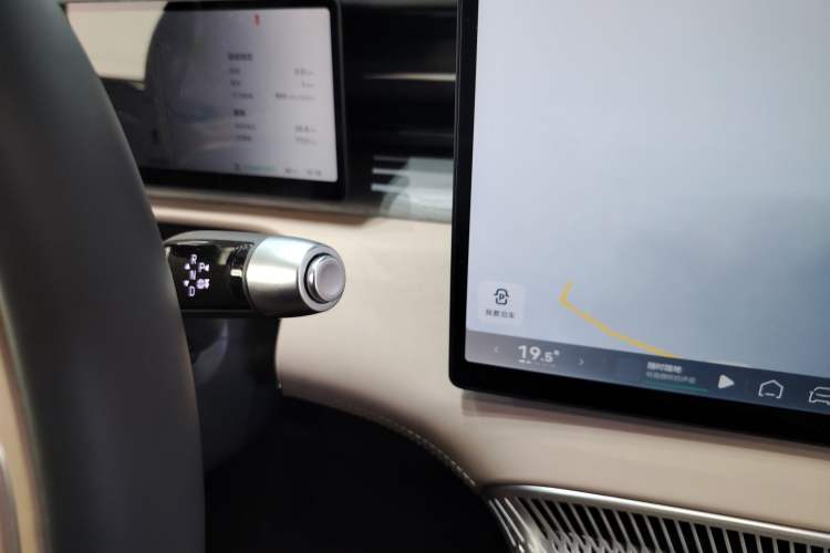 Used XPeng X9 2025 740 Ultra-Long Range Max
