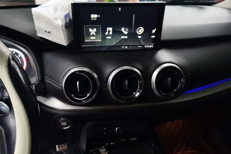 Used Wey VV6 2019 2.0T Two-Wheel-Drive Ultra-Luxury Version China VI Standard Audio And AC Panel