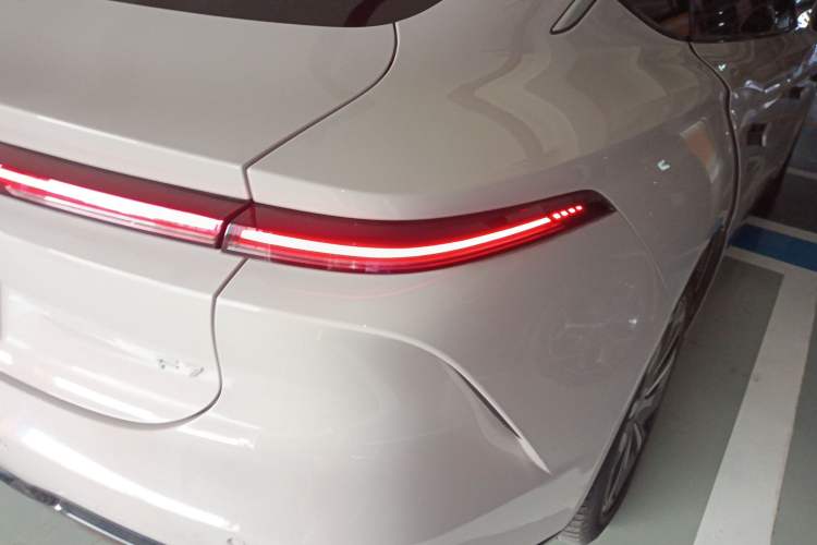 Used Rising R7 2023 Rear-Drive Screen King Edition