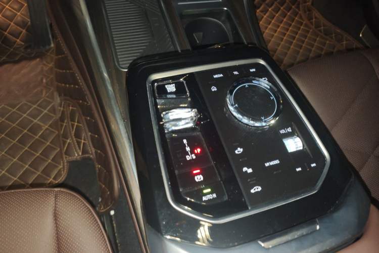 Used BMW 7 Series 2023 735Li Luxury Package Gear Lever