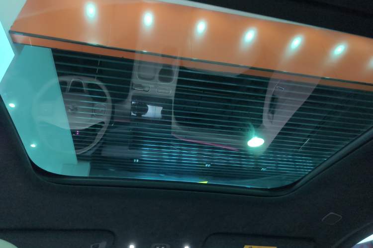 Used Nio ES6 2023 75 kWh Headliner