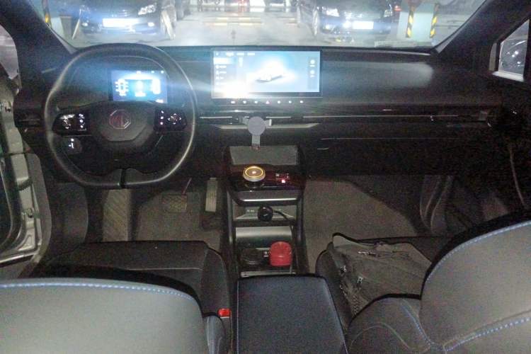 Used MG 4 EV 2023 415 km Range Sea-Faring Champion Edition Center Console