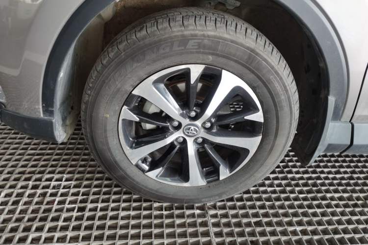 Used Toyota RAV4 2016 2.0L CVT Two-Wheel Drive Fashion Edition China V Standard