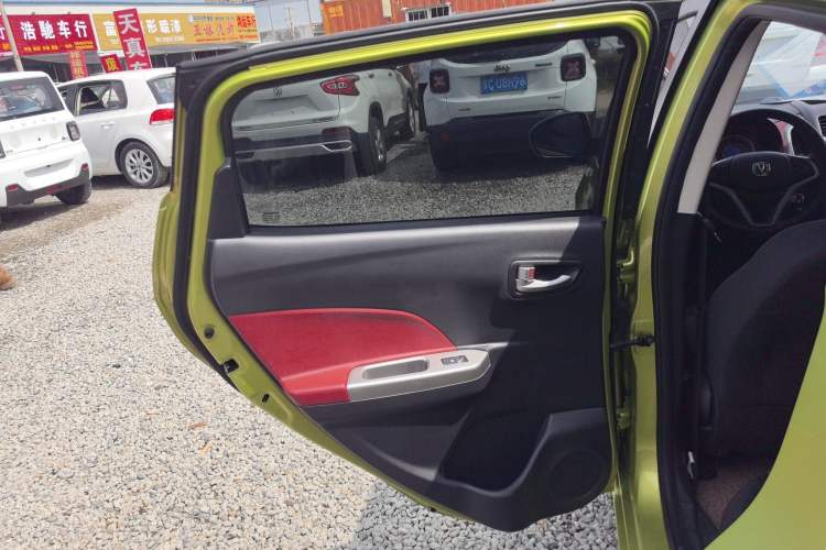 Used CHANGAN Benni 2014 1.4L IMT Luxury Model with Sunroof
