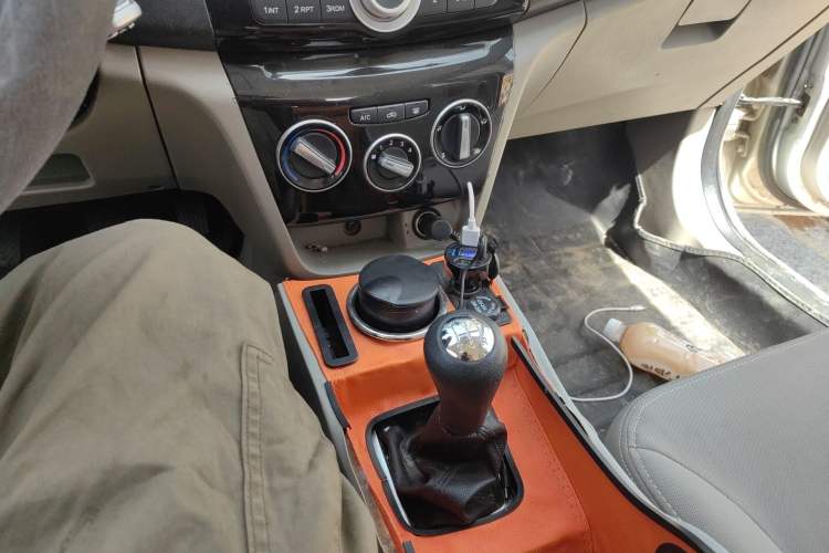 Used CHANGAN Alsvin V3 2015 1.4L Manual Meiruan Model China V Standard
